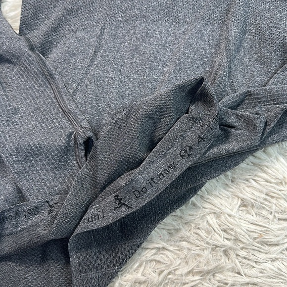 Lululemon Run: Swiftly Turtleneck Black - Picture 3 of 5